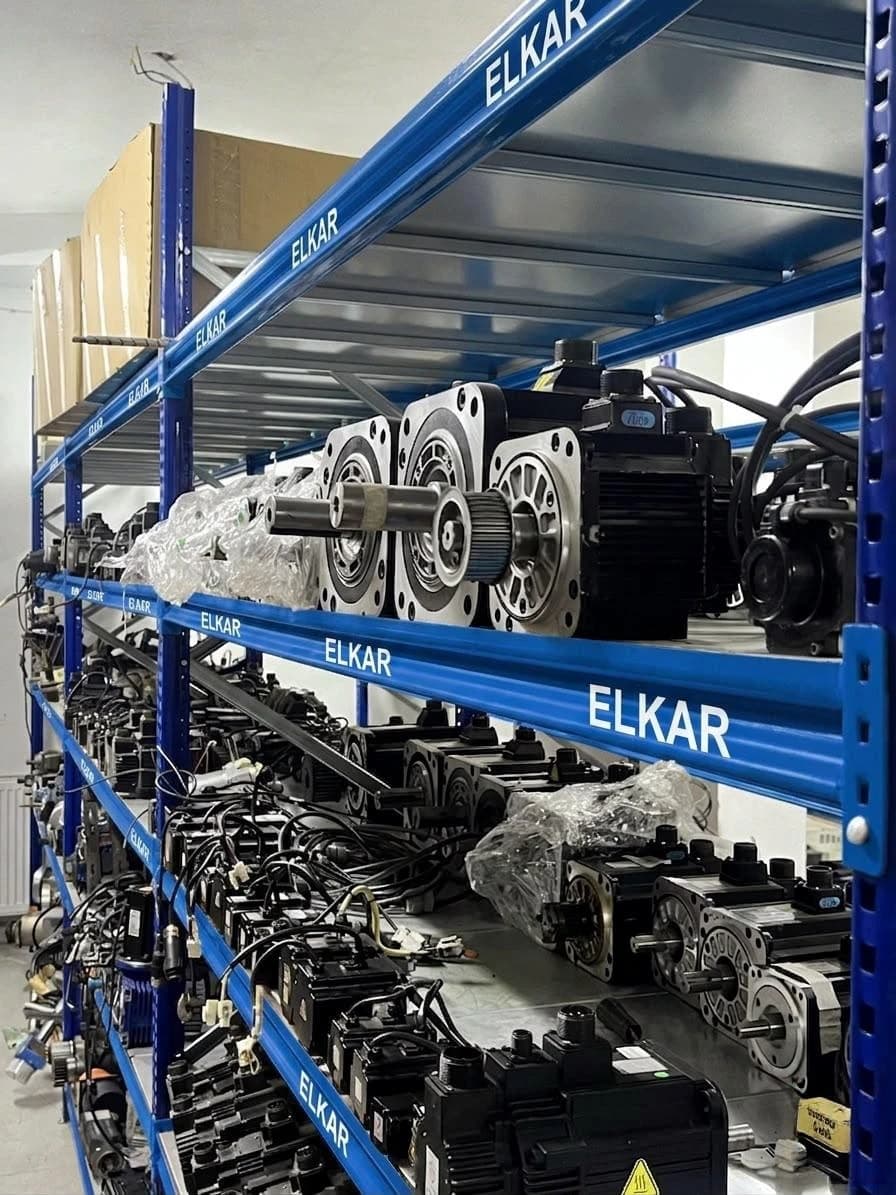 ELKAR deposu — servo motor stoğu